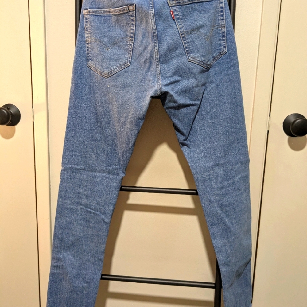Blue Skinny Jeans for a Sleek Look